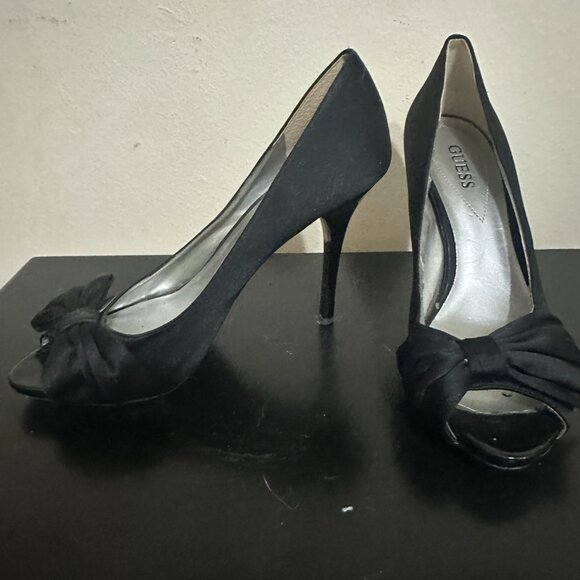 👠 Guess Women’s Black Peep Toe Slip-On Silk Pumps with Bow – Size 8 - Picture 2 of 4